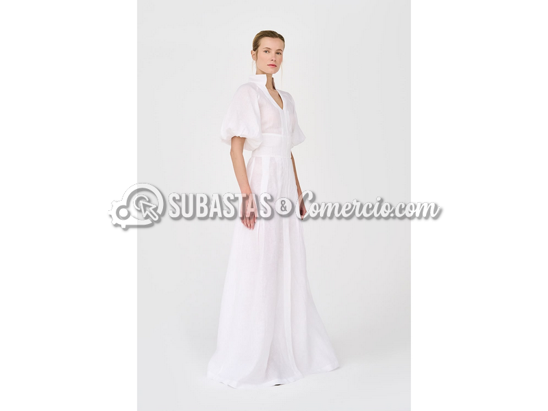 Vestido Blanco de Adriana Fernández - Escote en V y Caída Fluida
